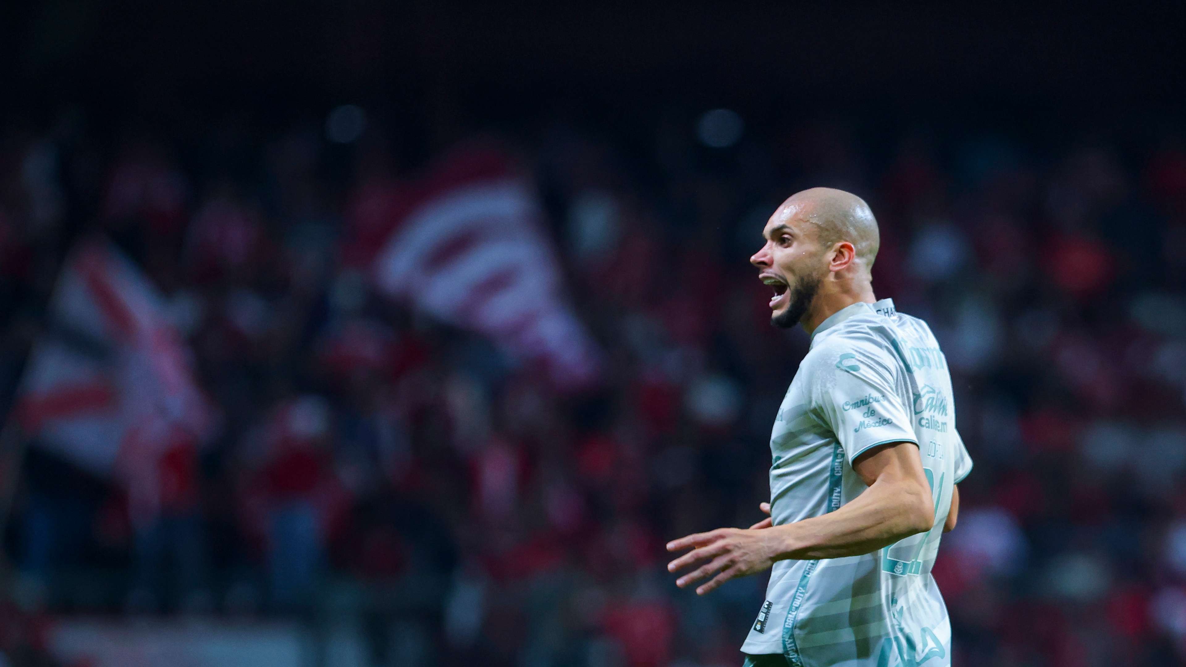 斯在緊張激 斯在緊張激