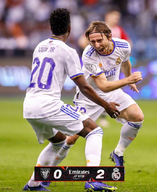 西超杯-魔笛世界波本泽马点射!10人皇马2-0夺冠